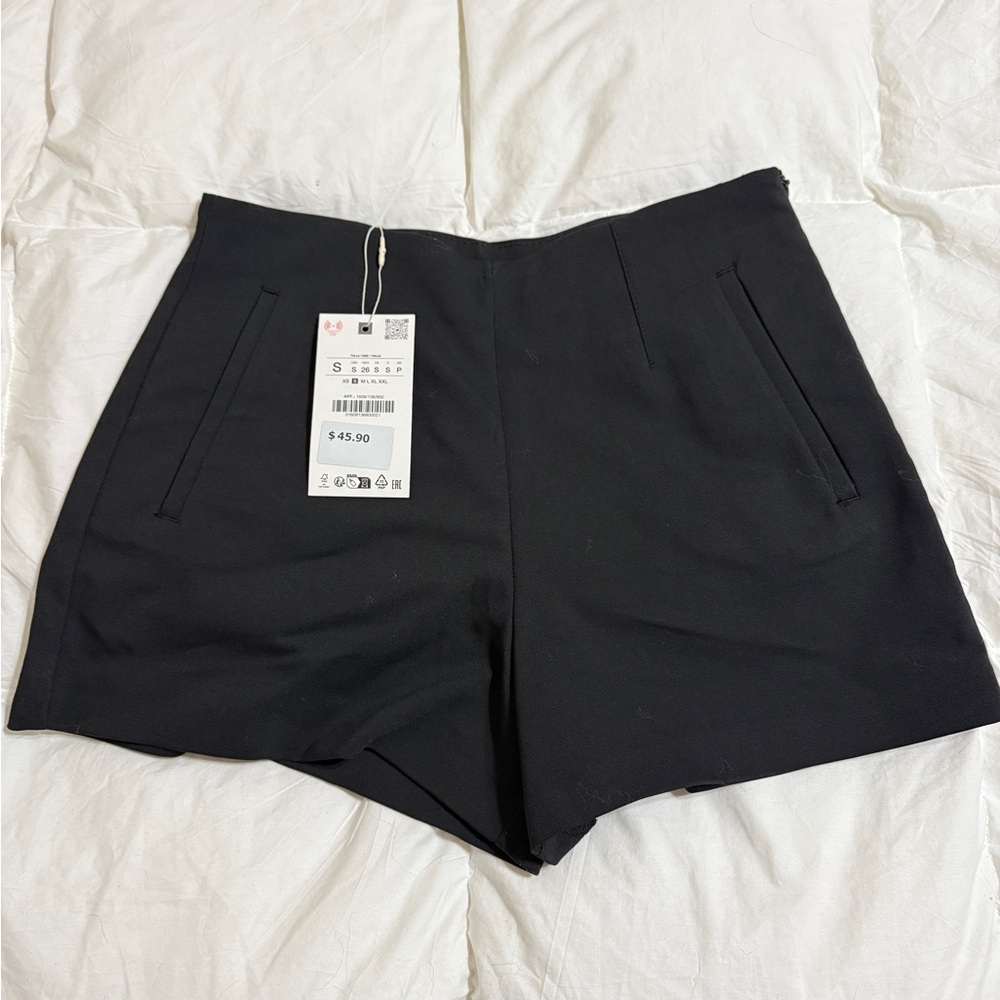 Aritzia Black Women's Shorts